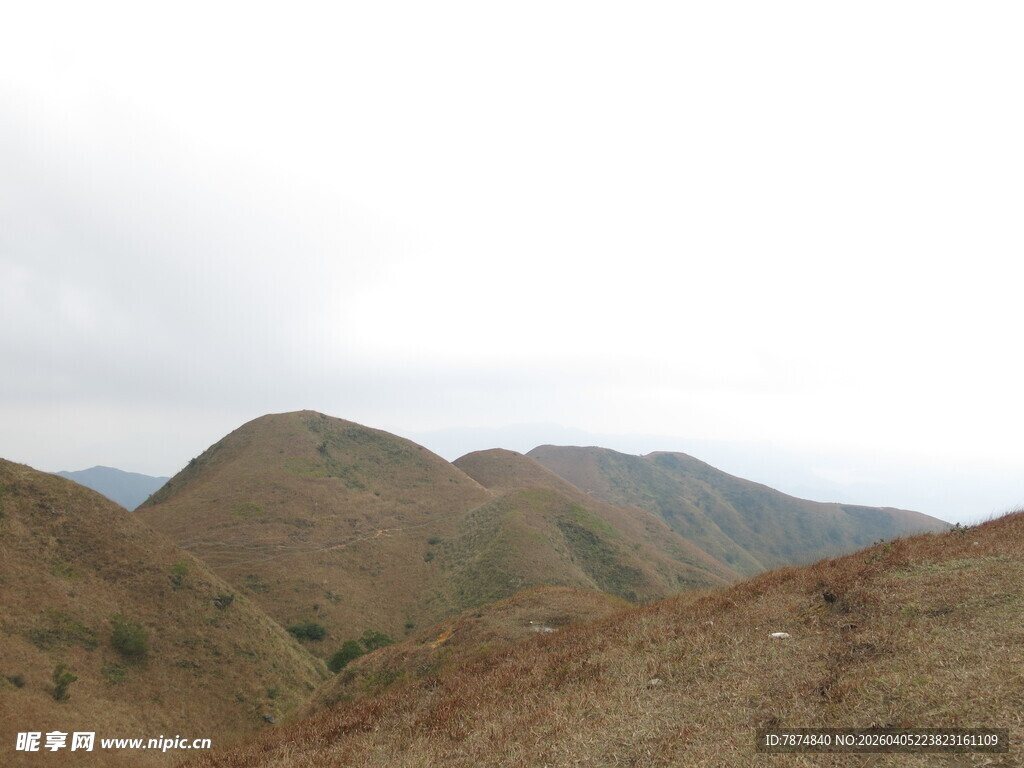 连绵起伏的壮丽山峦