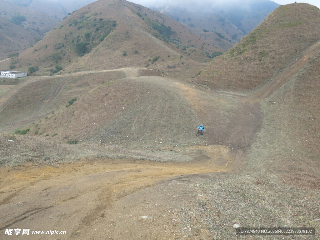 山间开阔地貌景观
