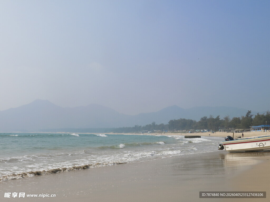 宁静海滩的清爽海景
