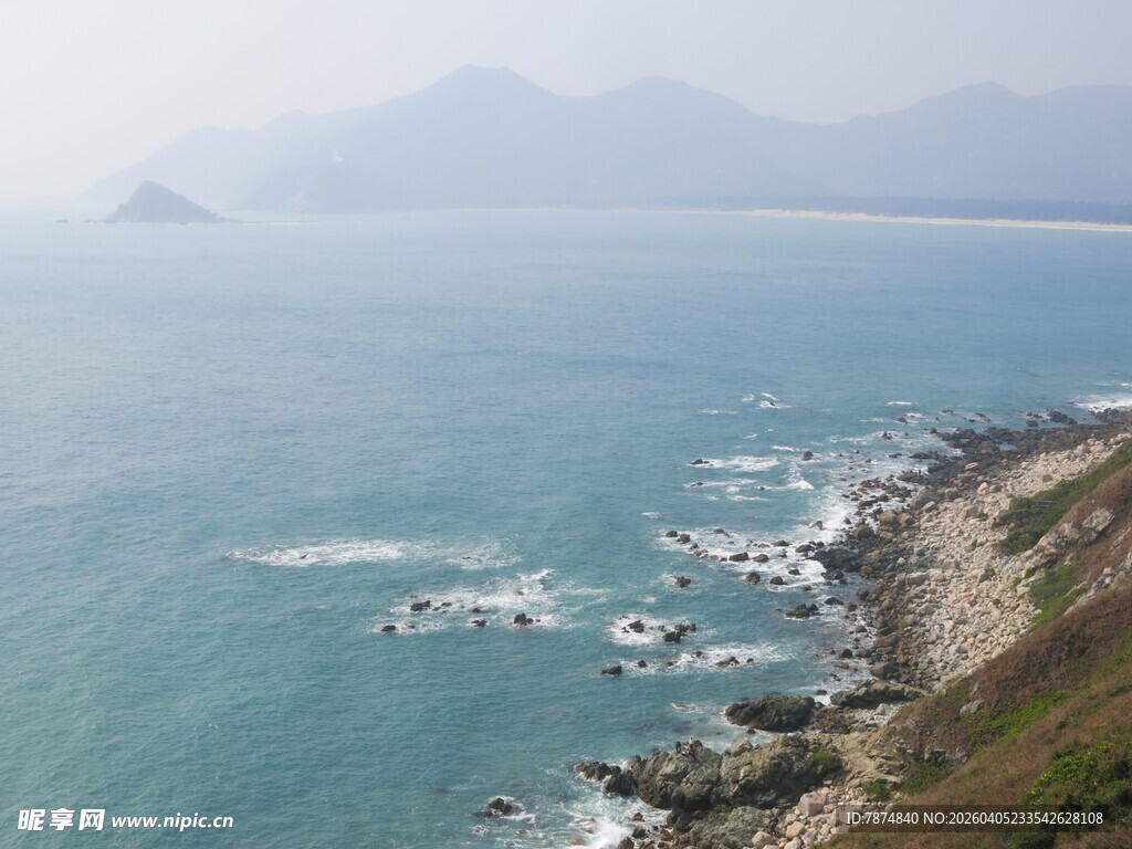 海岸风光 碧海青山相映