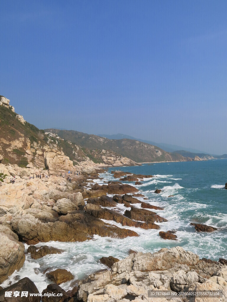 海岸风光 海浪拍击岩石