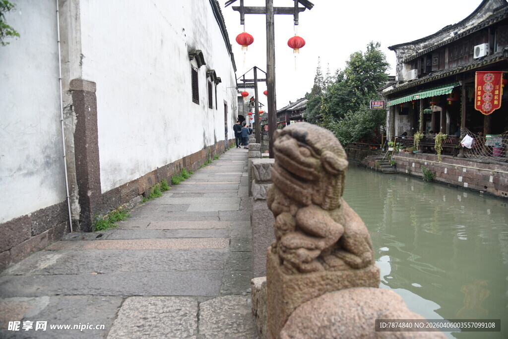 江南水乡石兽伴古巷流水