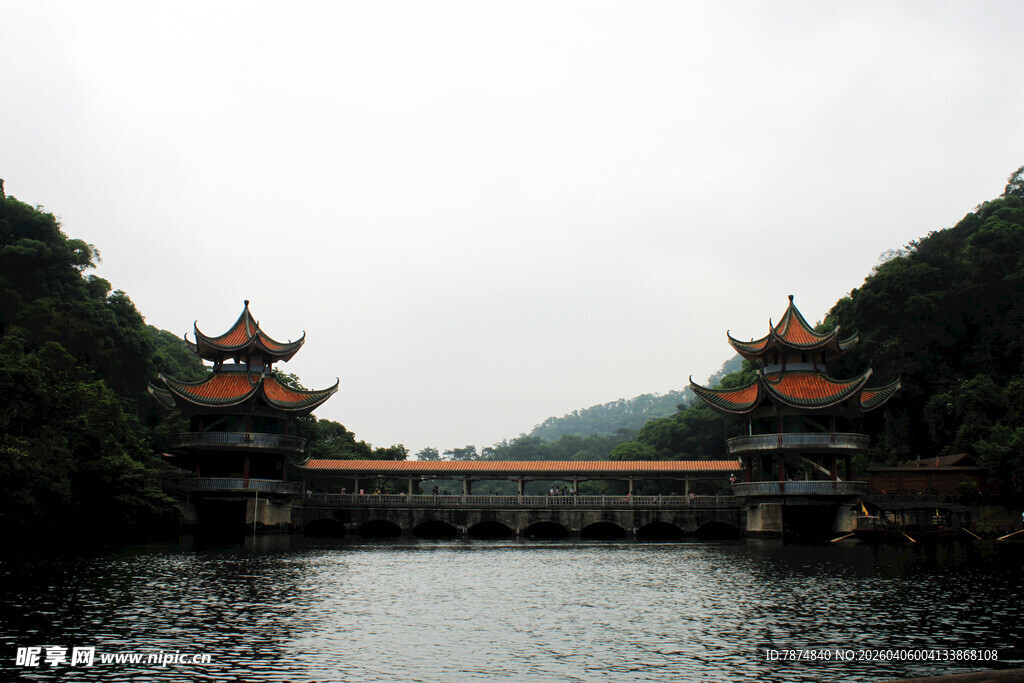 湖上中式楼阁景观