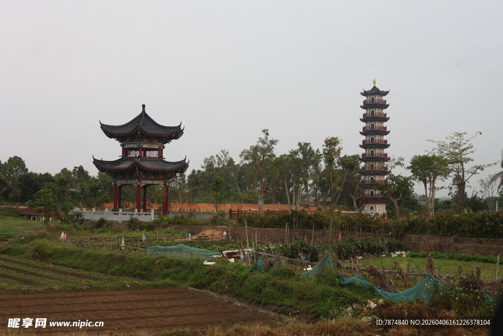 湛江田园中的古式建筑与宝塔