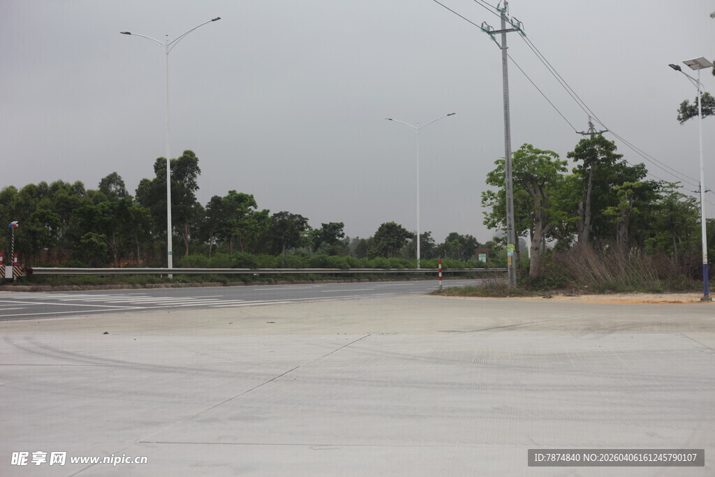 湛江空旷户外场地及周边景象