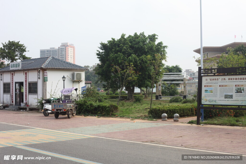 湛江小镇街道旁的建筑景象