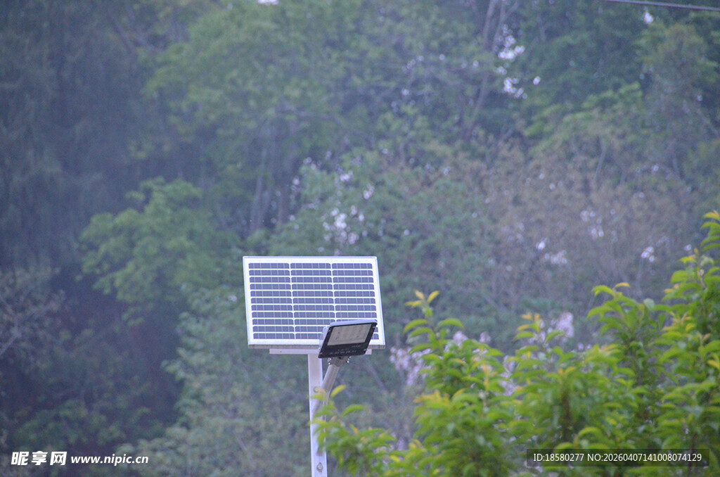 山林中的太阳能设备