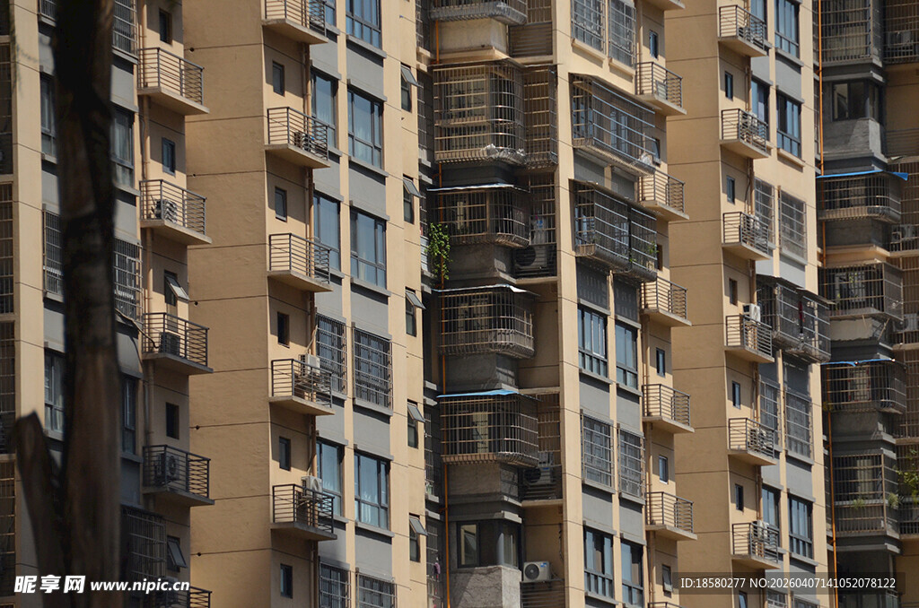 高层住宅楼外观特写