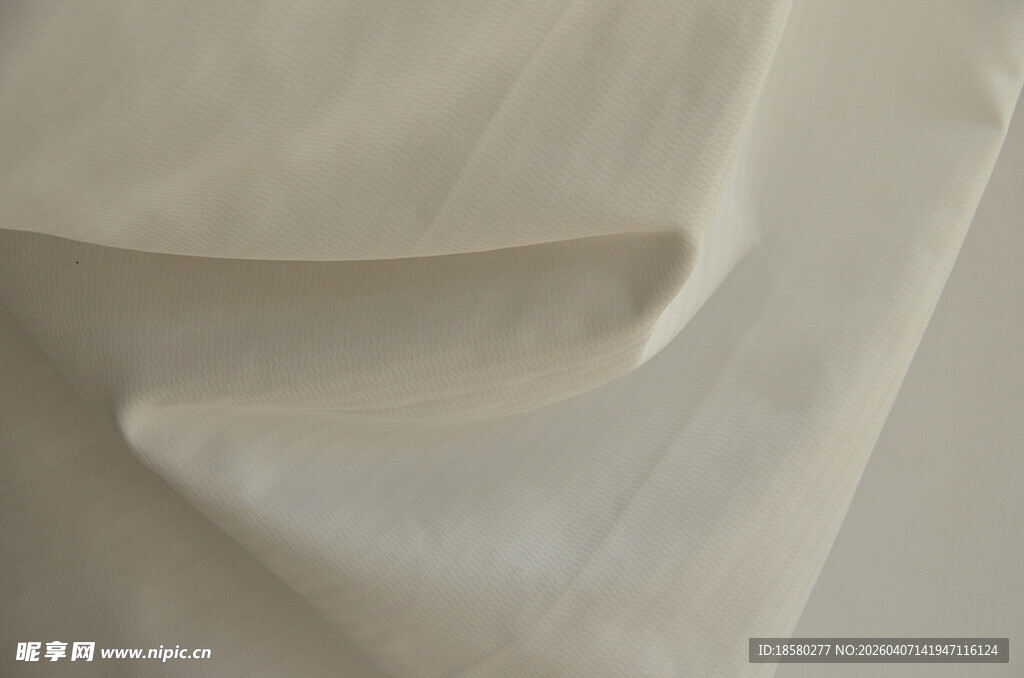 米白色褶皱布料纹理特写