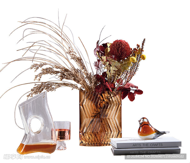 干花摆件与威士忌的雅致组合