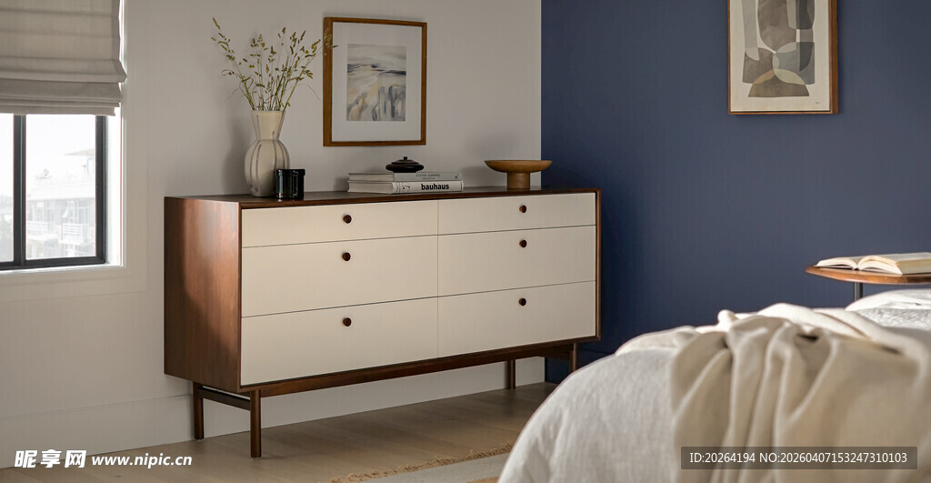 卧室中的简约风斗柜