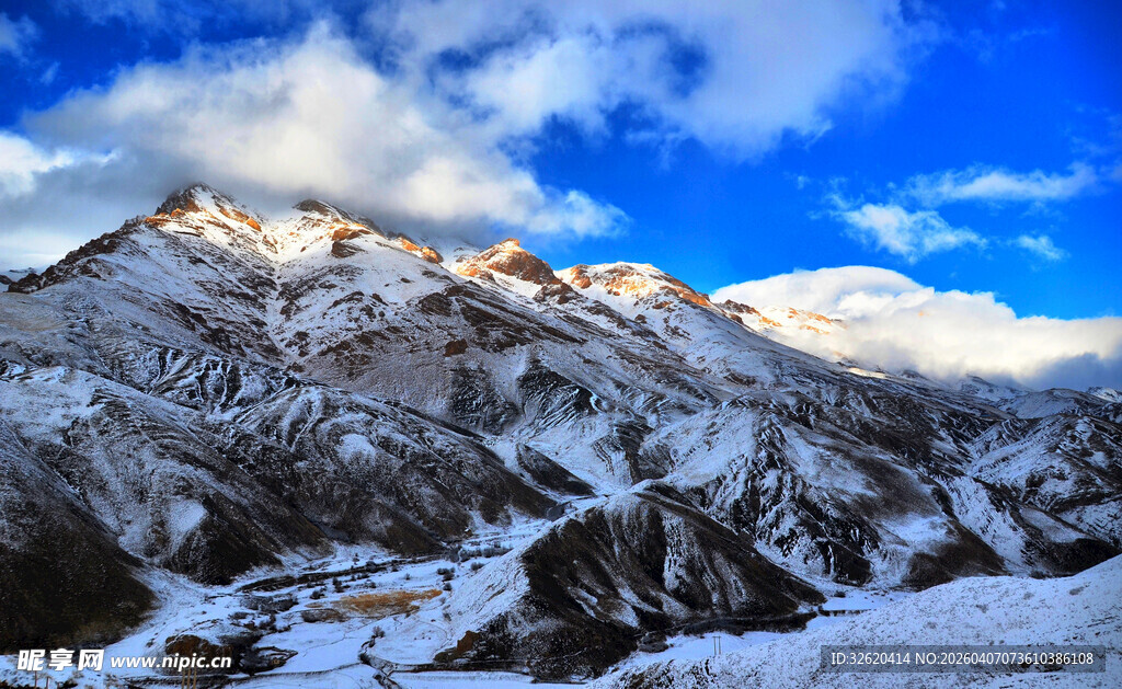 雪山壮丽美景