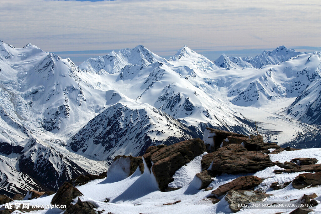 壮丽雪山景观