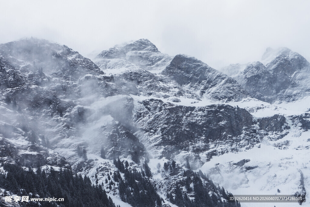 雪山壮丽景致