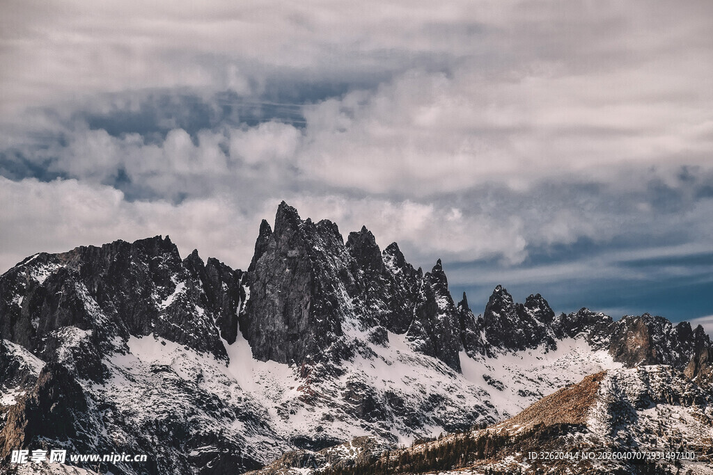 壮丽雪山景观