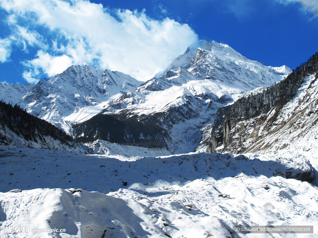 壮丽雪山风景