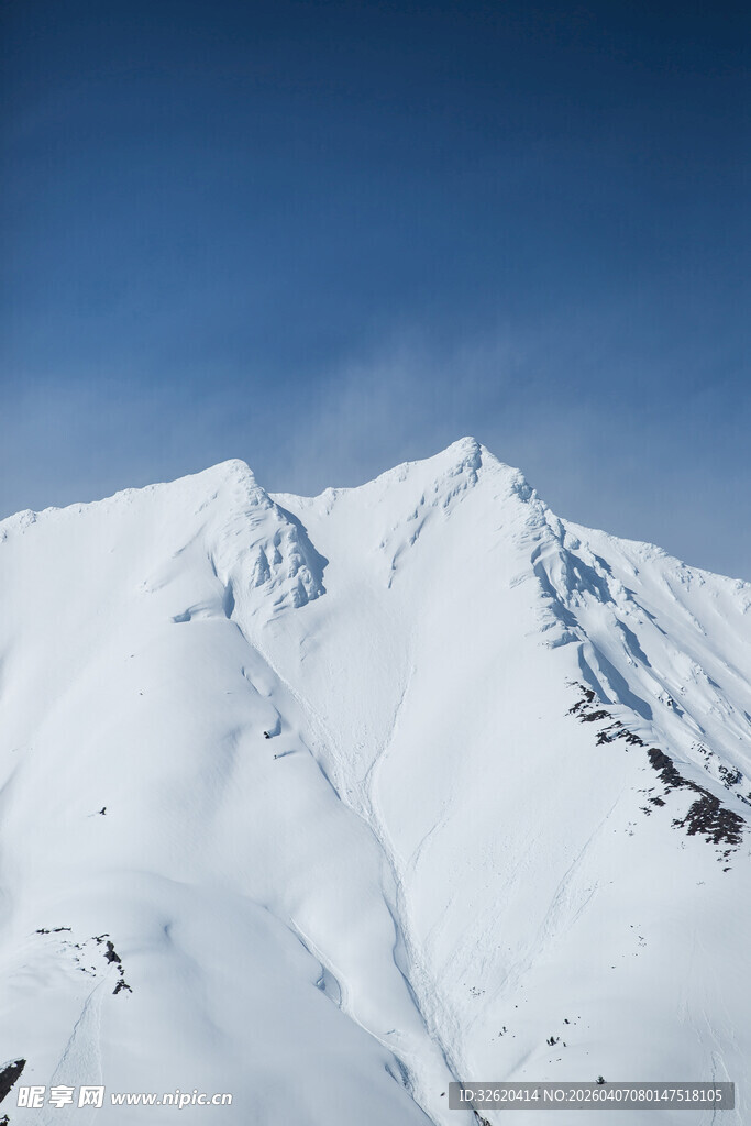 巍峨雪山