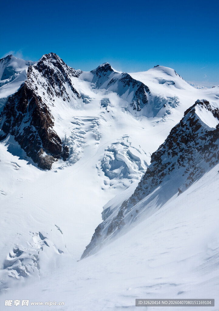 壮丽雪山景观