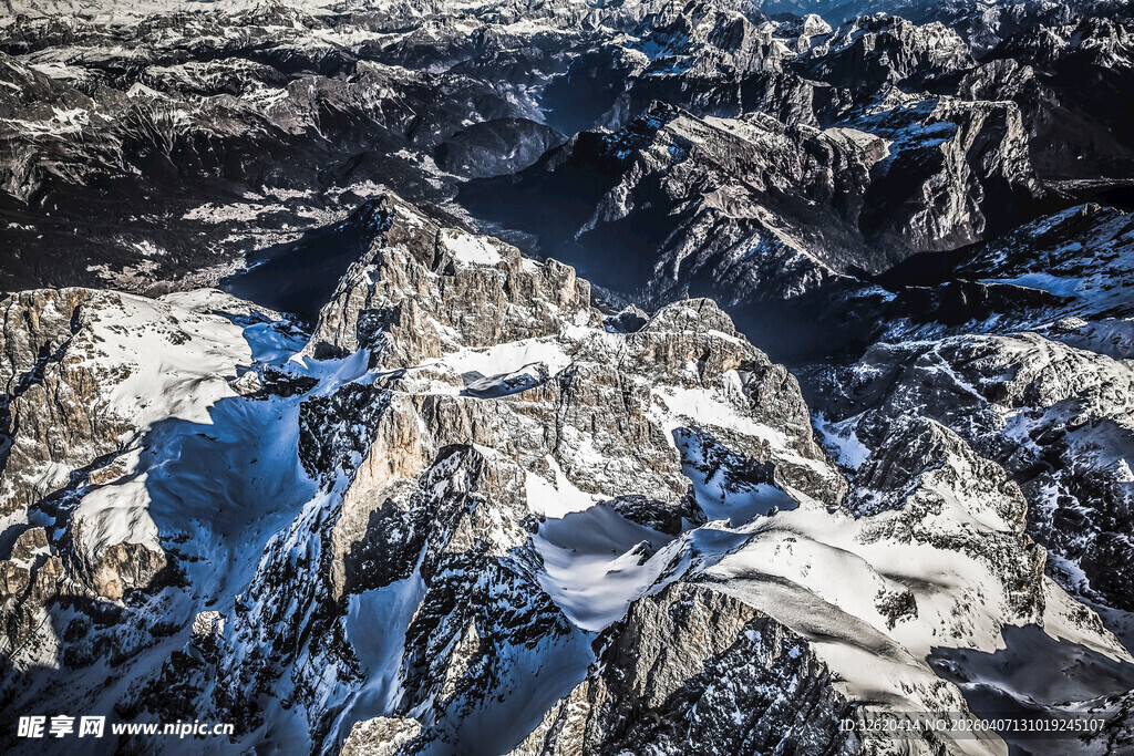 壮丽雪山景观