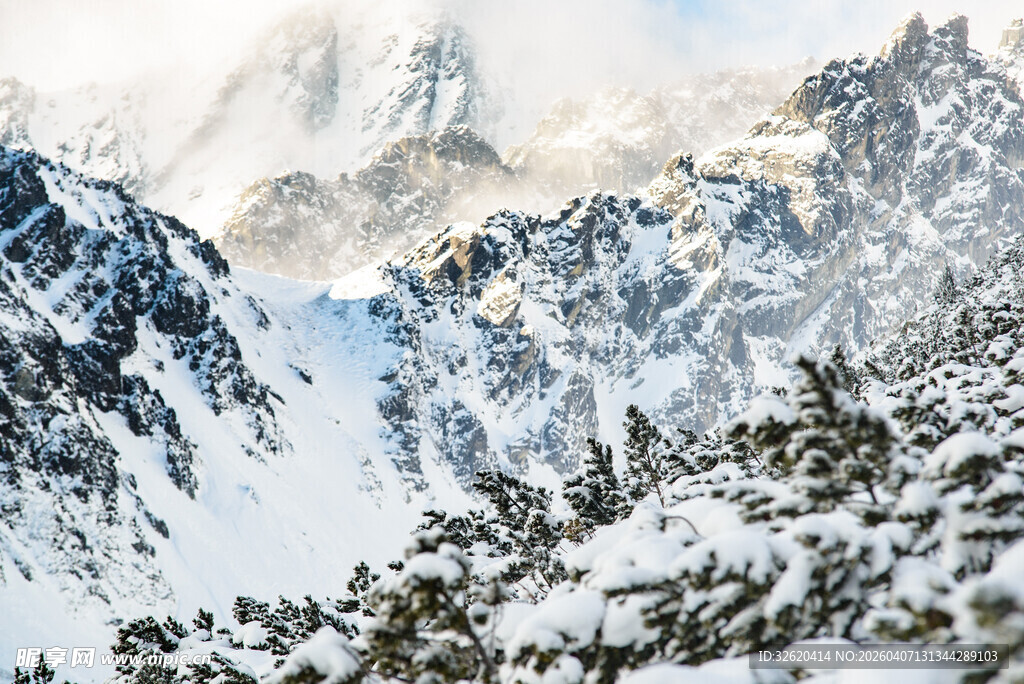 雪山壮丽景观