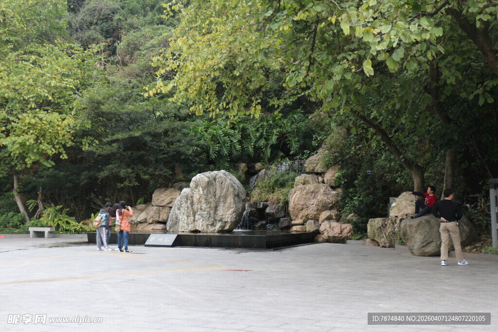 园林景观中的别致石景