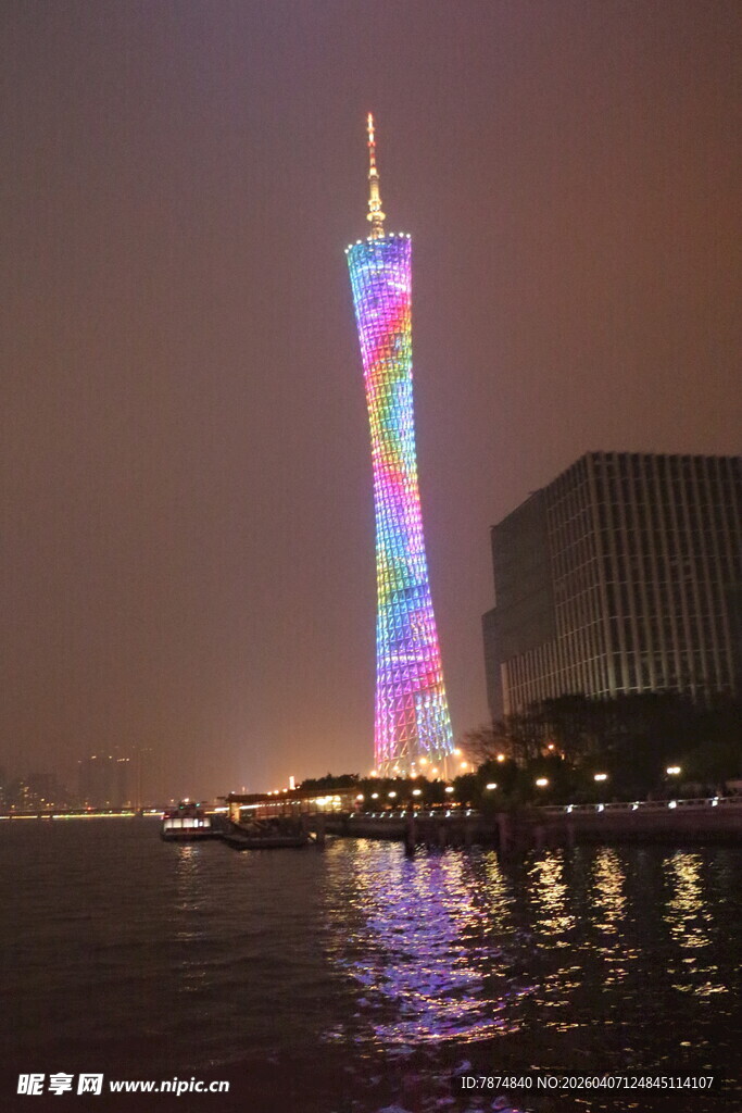 广州塔夜景璀璨夺目