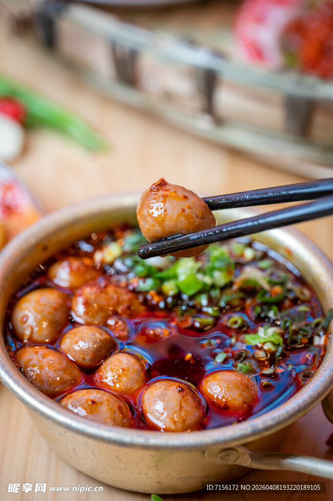 小锅麻辣鲜香的美味鹌鹑蛋