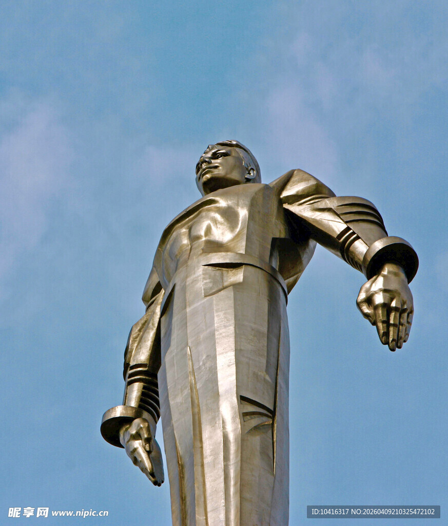 金色宇航员雕塑