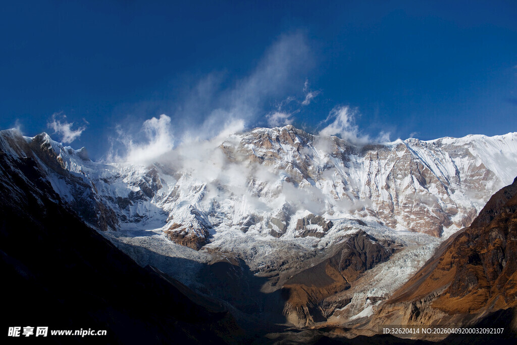 壮丽雪山景观