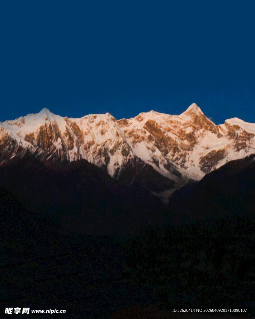 雪山壮丽景观