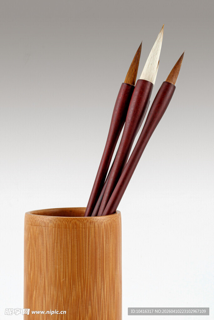 竹笔筒与毛笔