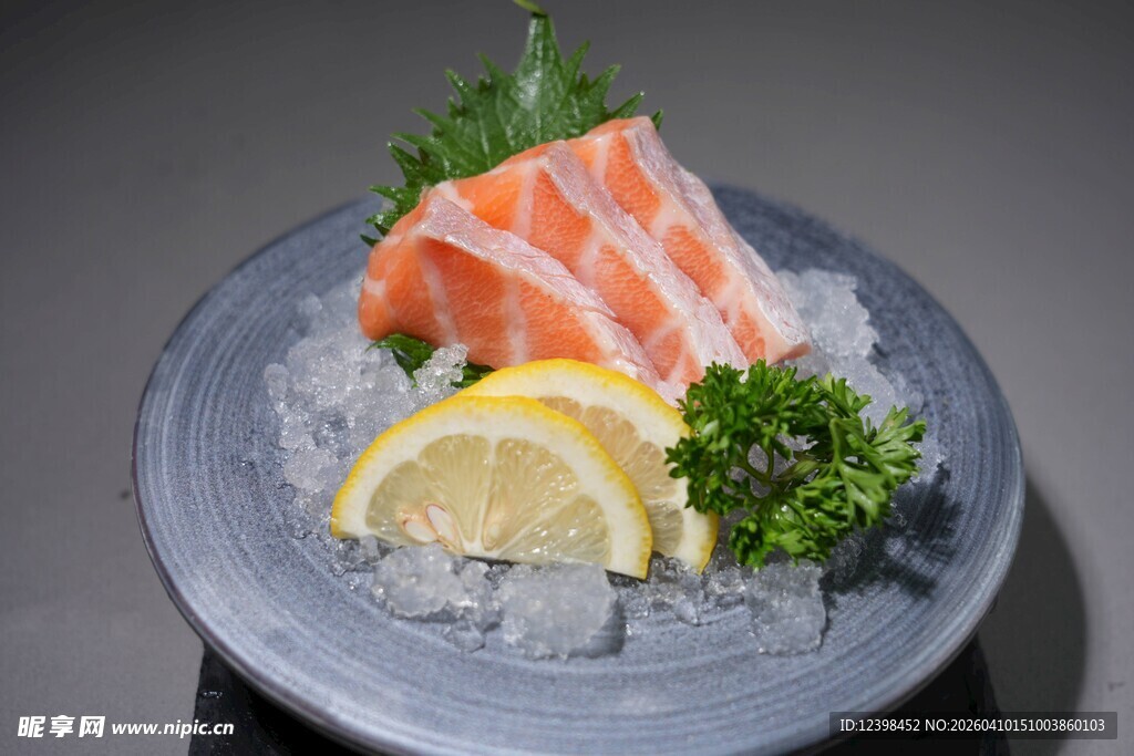 冰鲜三文鱼刺身