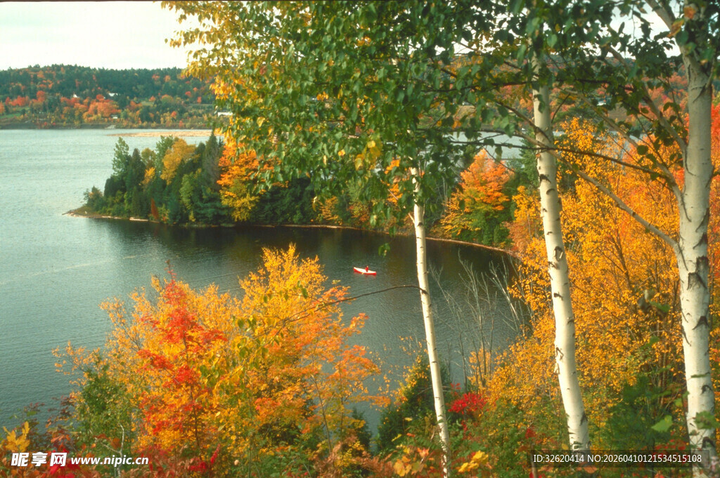 湖畔秋景