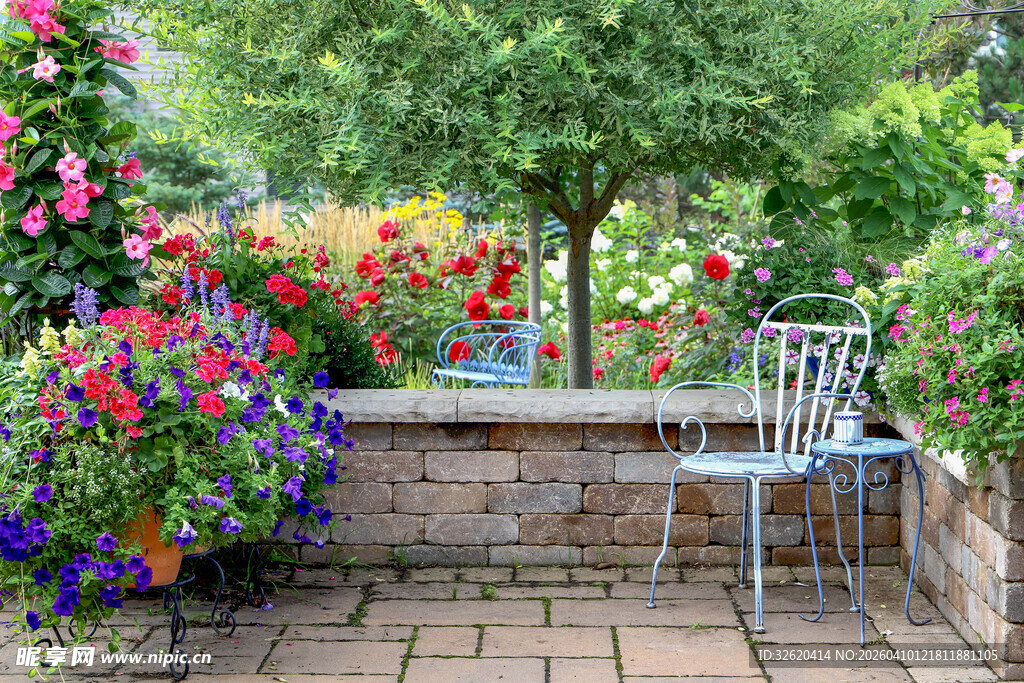 花园中的休闲角落