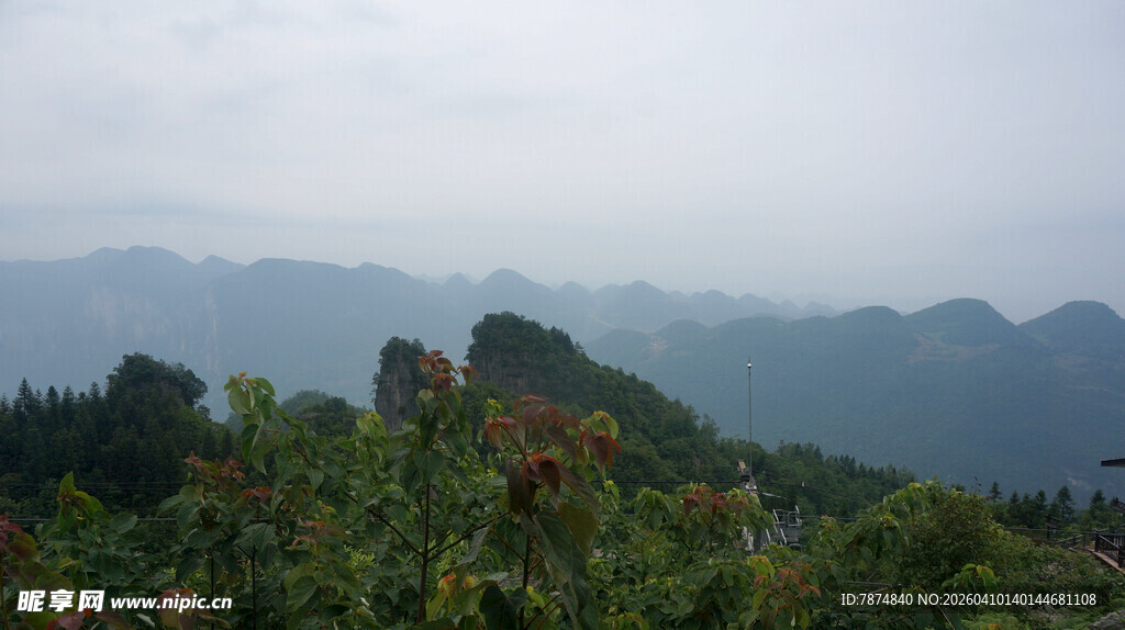 恩施山峦叠翠间的自然景致
