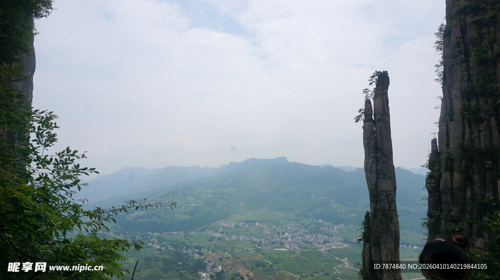 恩施山间远眺美景