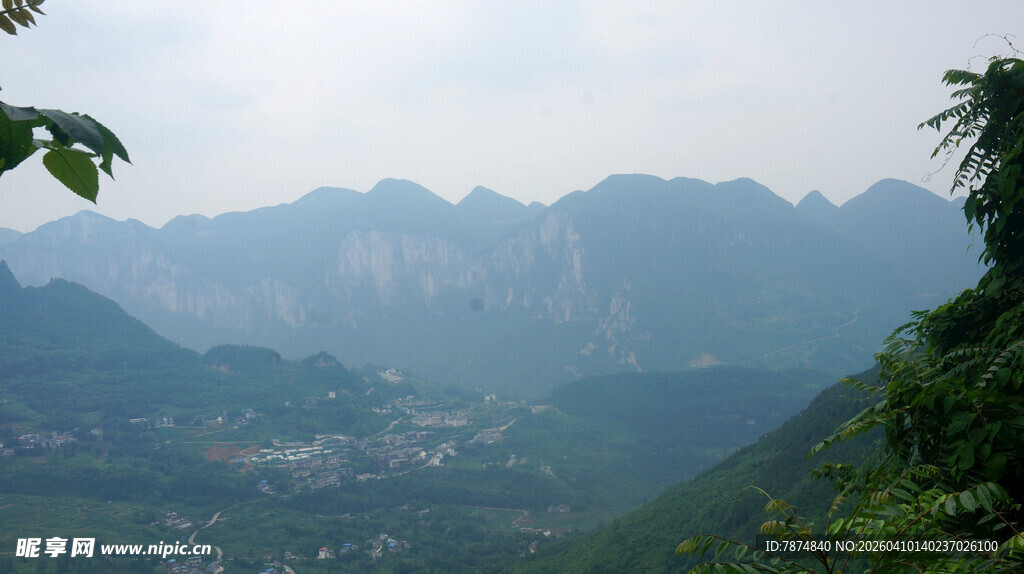 恩施山峦叠翠间的秀丽风光
