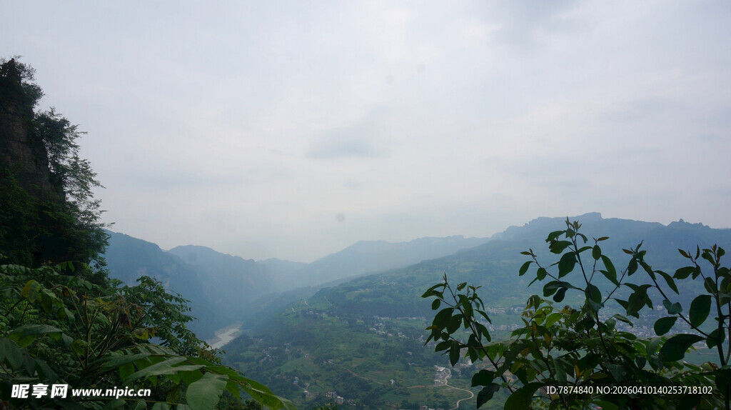 恩施山间绿意 朦胧美景