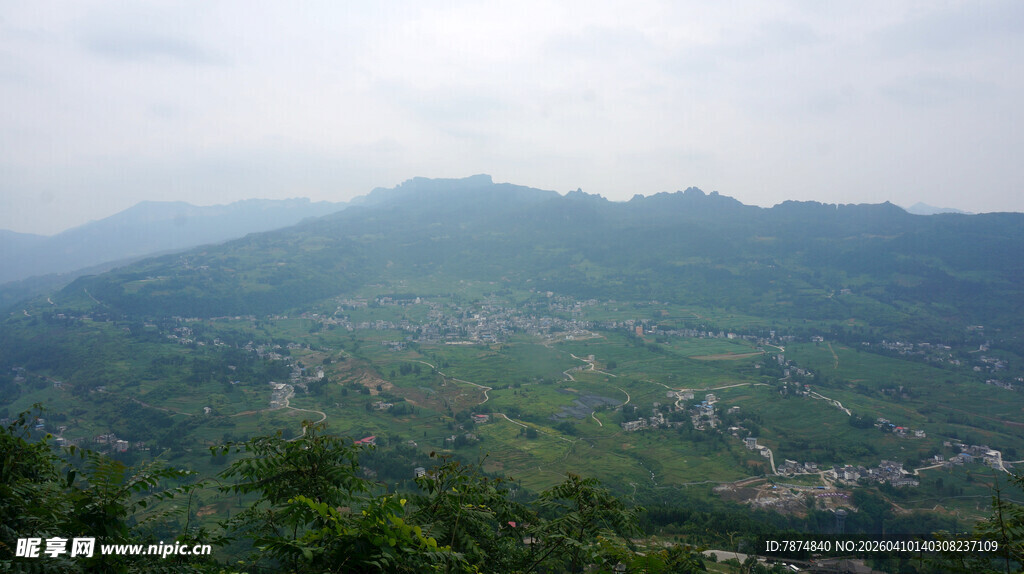 恩施山峦叠翠的壮阔自然景观