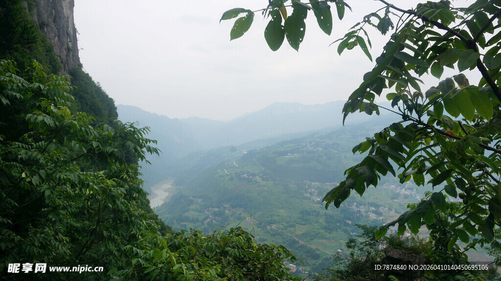 恩施山间绿意风景