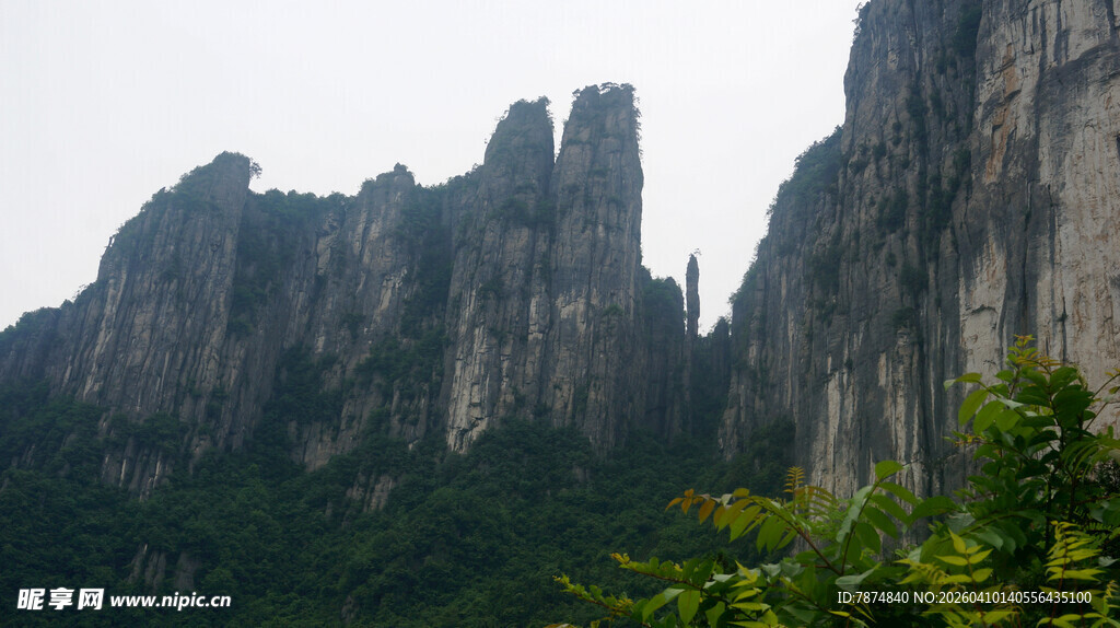 恩施壮丽奇峰景观