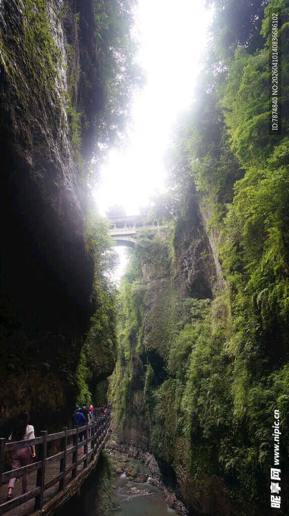 恩施峡谷栈道风光