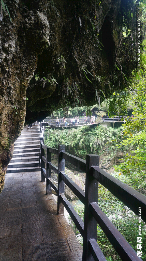 恩施山间木栈道 自然好风光
