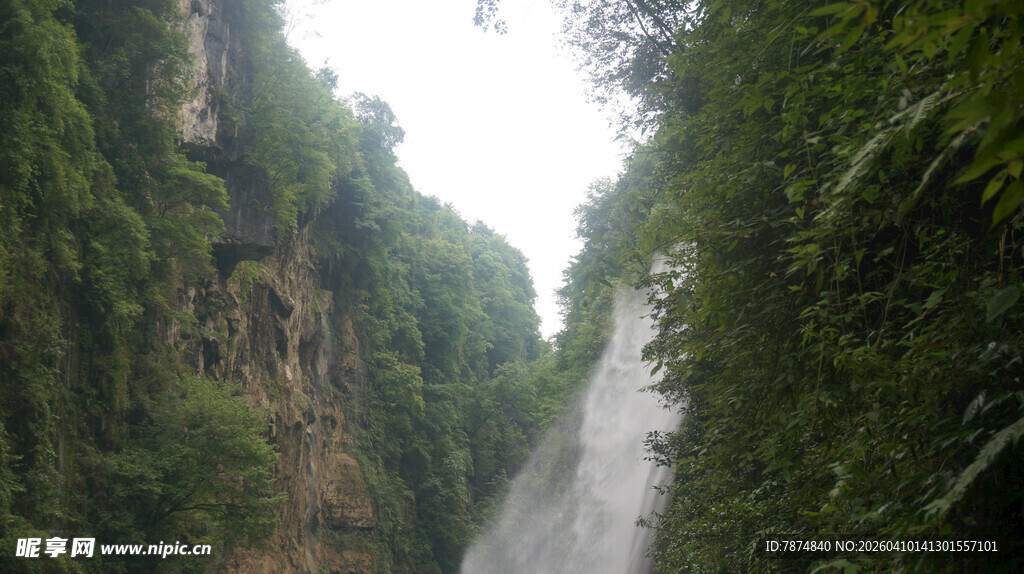 恩施峡谷飞瀑景观
