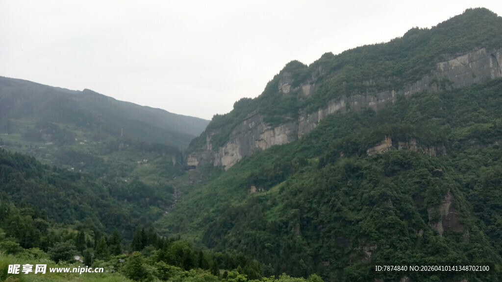 恩施山峦叠翠的自然美景
