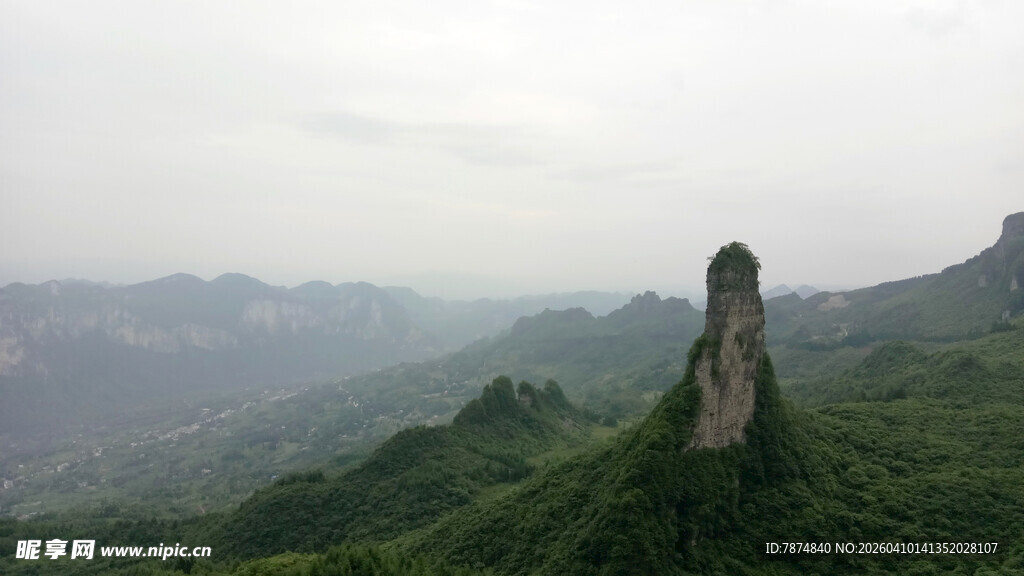 恩施巍峨长城屹立青山间
