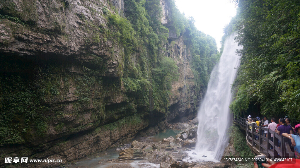 恩施峡谷瀑布美景
