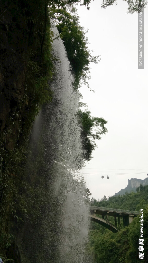 恩施山间飞瀑景观