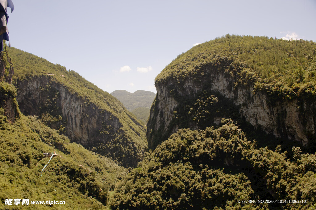 恩施壮丽山峦绿意浓
