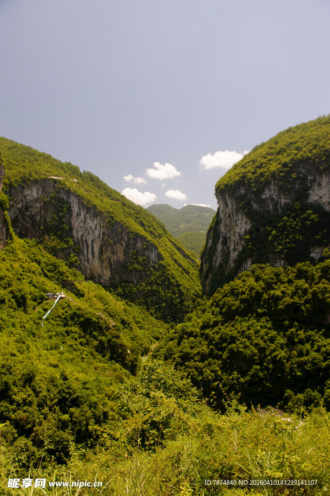 恩施青山翠谷间的自然美景
